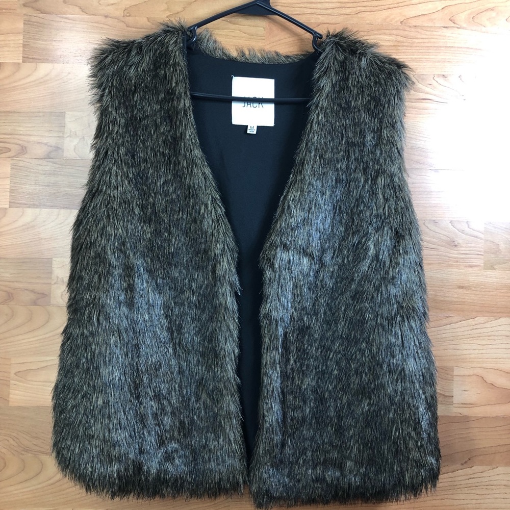 - JACK Size Medium Faux Fur Vest Like New Excellent Condition